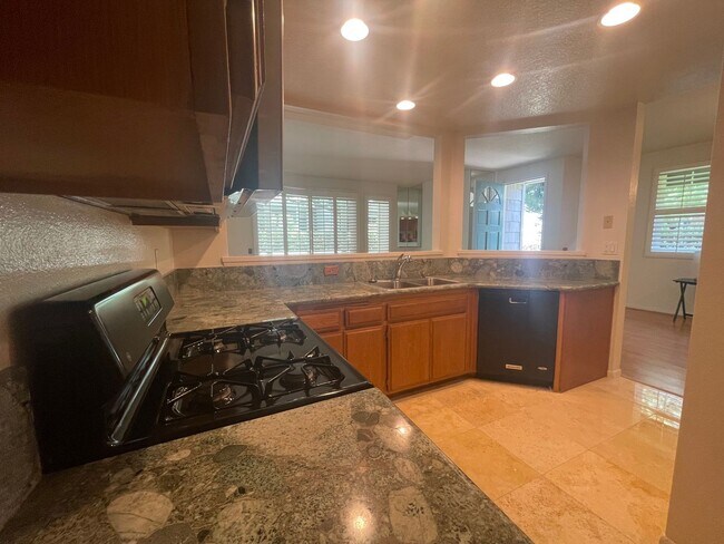 Building Photo - Bright and Spacious End-Unit Townhome in t...