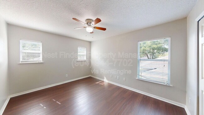 Building Photo - 1063 Collinswood Dr W