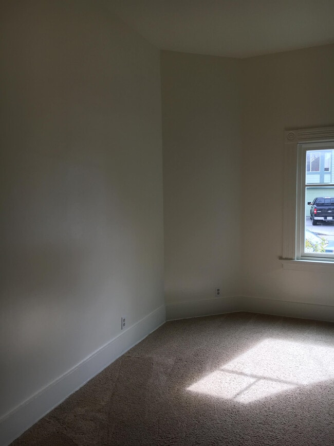 Building Photo - 112 Myrtle St