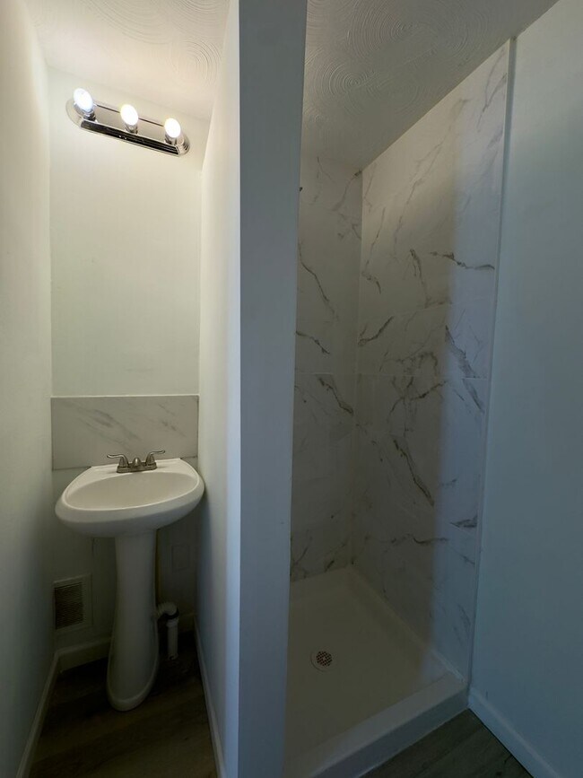 Building Photo - Charming 3 Bedroom/2 Bathroom Townhome in Rosedale, MD!