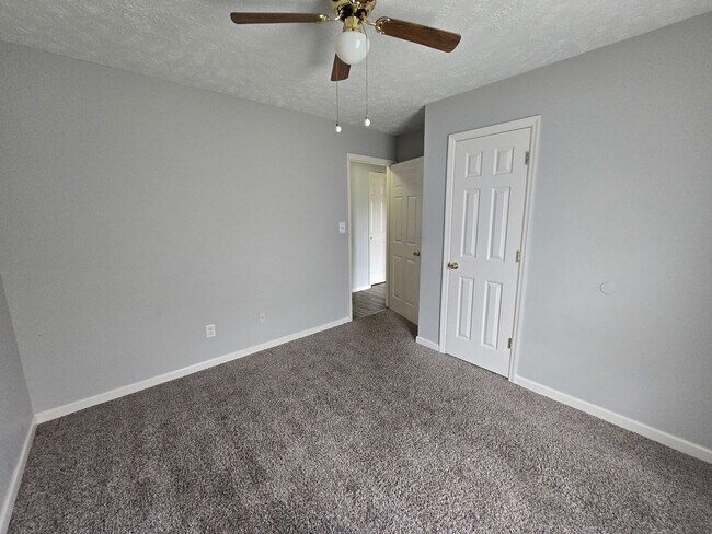 Building Photo - 6520 Applewhite Rd