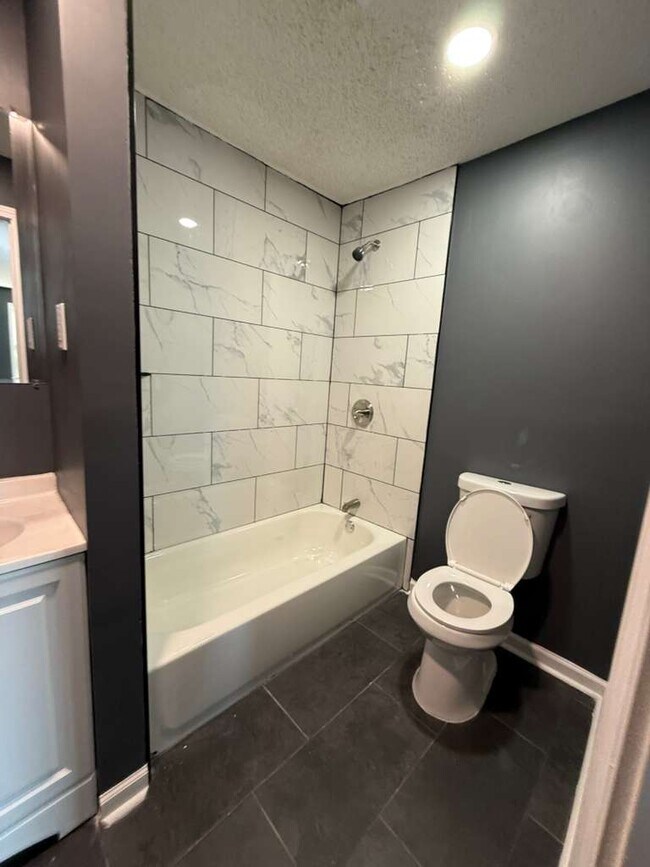 Building Photo - 1266 Russwood Rd