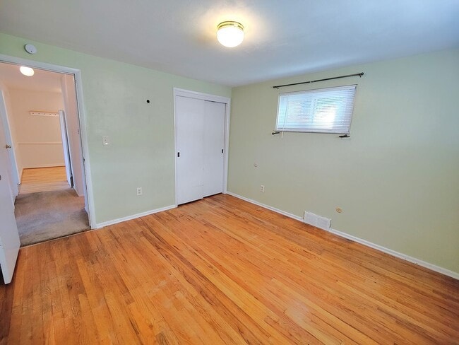 Building Photo - *Recently Updated 3BD/2.5BA Available for ...