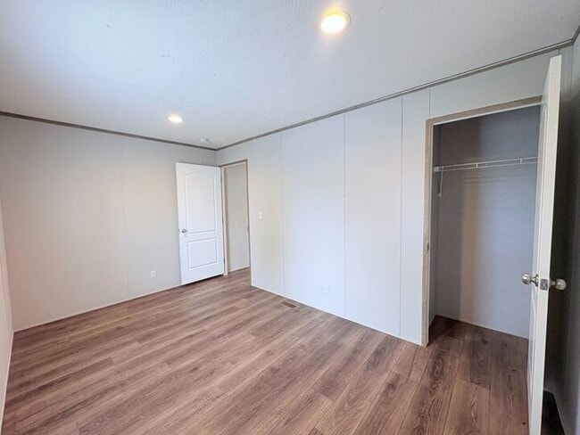 Building Photo - 10610 State Rte 762