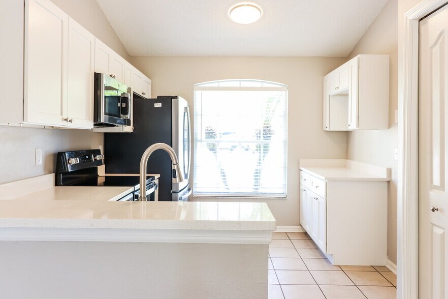 Building Photo - 5601 Brookdale Way