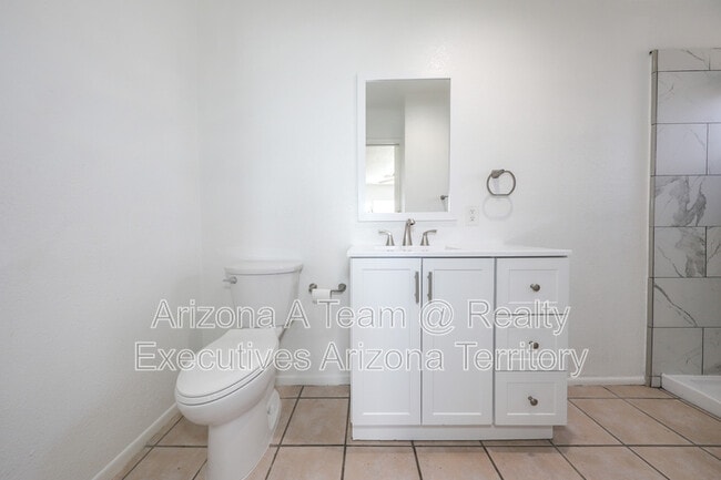 Building Photo - 4538 E Lester St