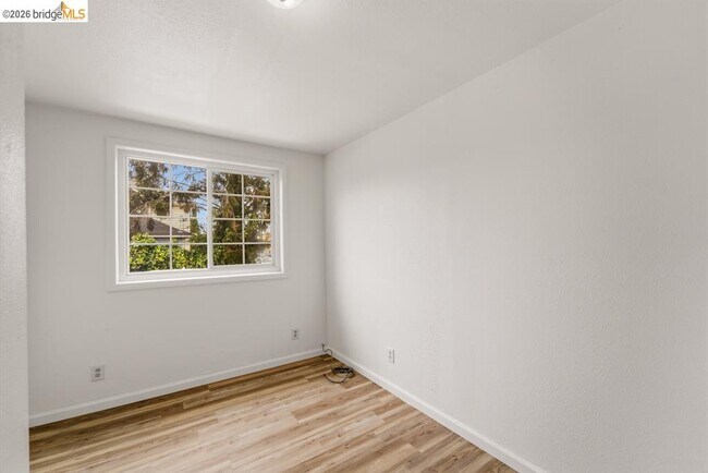 Building Photo - 400 Bissell Ave