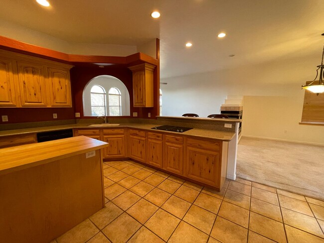 Building Photo - 1476 Eagle Crest Dr