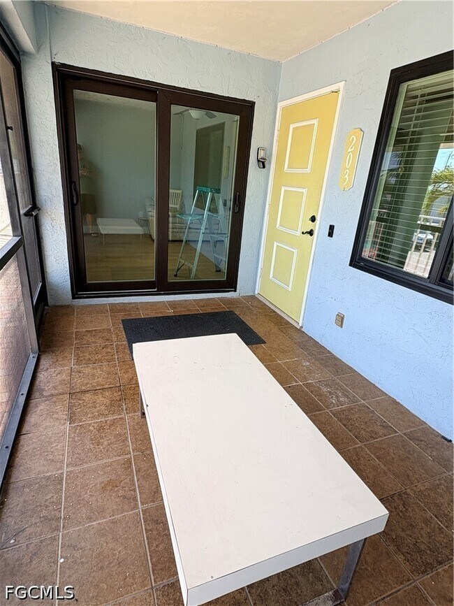 Building Photo - 2510 SE 16th Pl