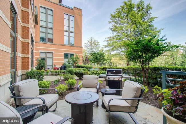 Building Photo - 2720 S Arlington Mill Dr
