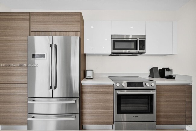 Building Photo - 1900 SE 2nd St