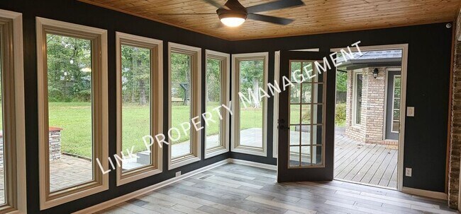 Building Photo - 7701 Elizabeth Way Dr