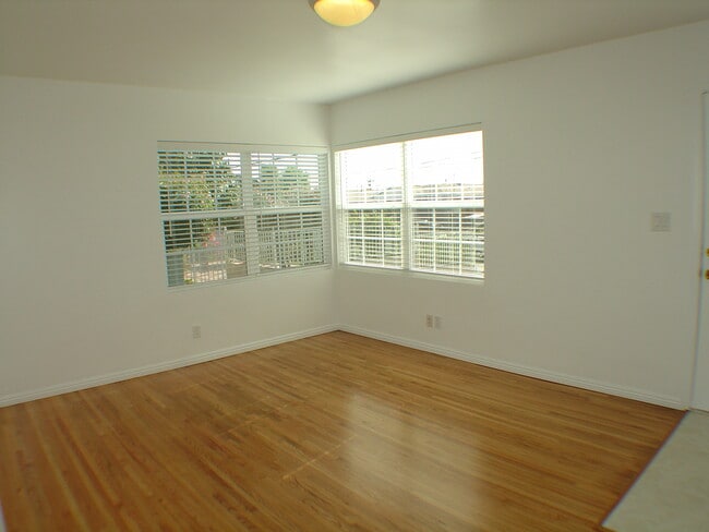 Building Photo - 1547 Del Amo Blvd