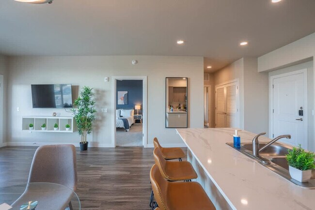 Building Photo - 1980 E Broadway Rd