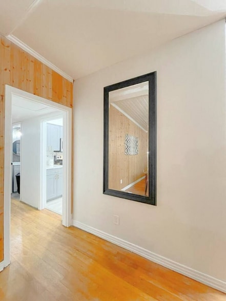 Building Photo - 318 E Jersey St