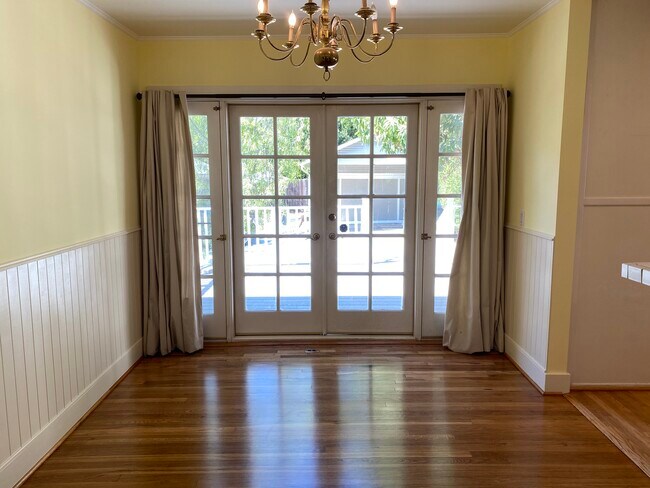 Dinning Room - 1823 N Michigan Ave