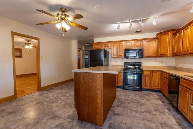 Building Photo - 3745 Riviera Dr