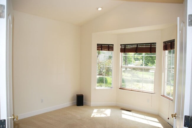 Building Photo - Red Hawk Golf View Home