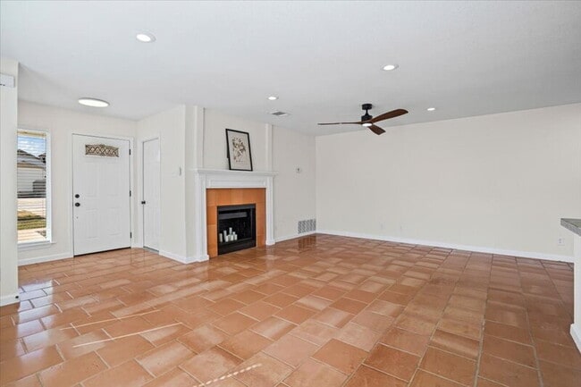 Building Photo - 303 Fantail Loop