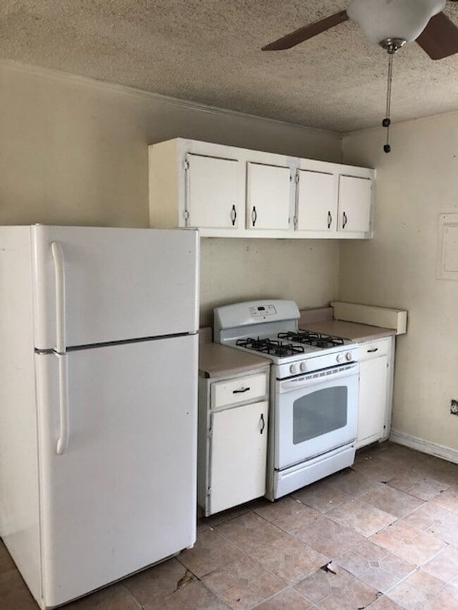 Building Photo - 2545 Trichel St