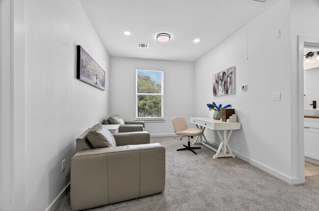 Building Photo - 2908 El Fenice Ln
