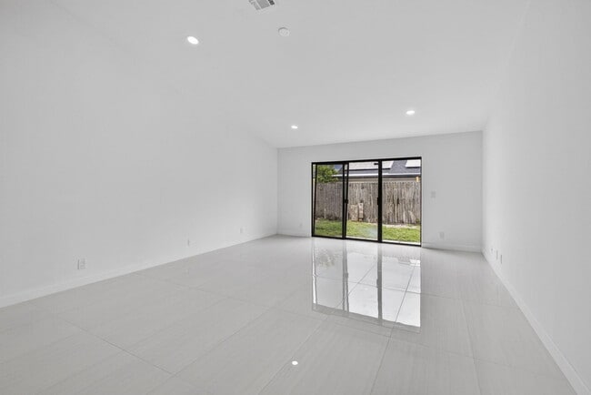 Building Photo - 7771 Blackwood Ln