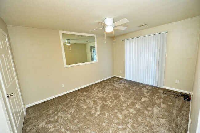 Building Photo - Community Clubhouse, exercise room & pool!