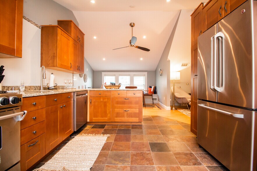 Building Photo - 247 Savin Hill Ave