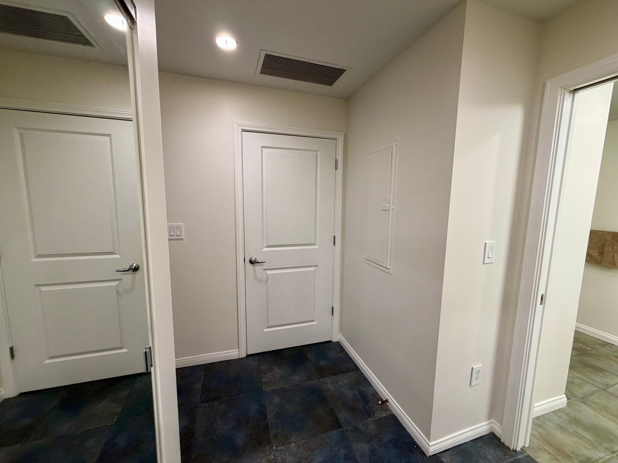 Building Photo - 850 Beech St