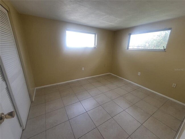 Building Photo - 5424 Shell Dr