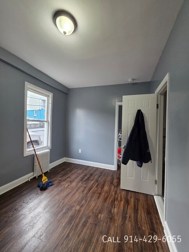 Building Photo - 76 Chestnut St