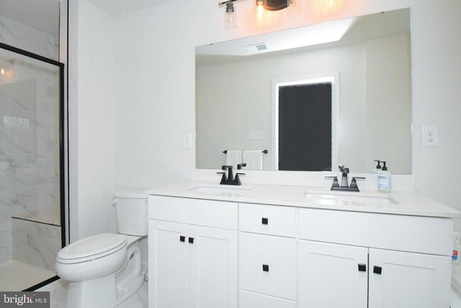 Building Photo - 500 Sterling Dr