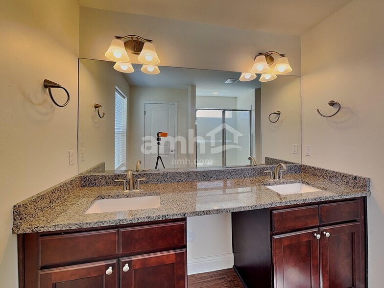 Building Photo - 59 S Lancaster Dr