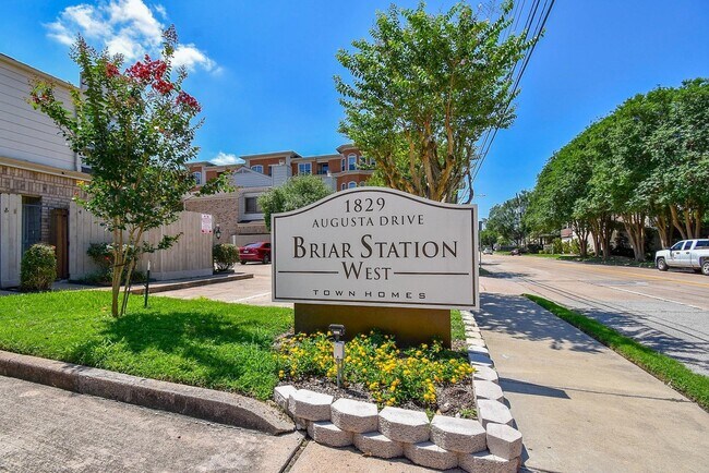 Building Photo - 1829 Augusta Dr