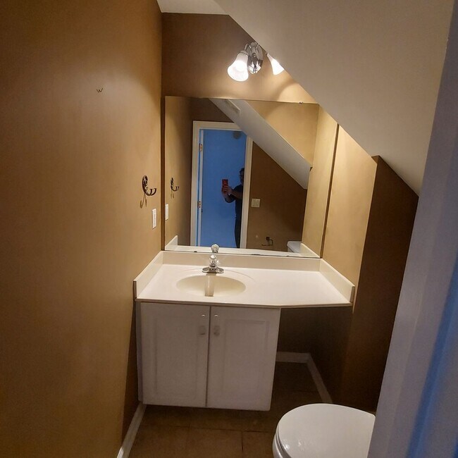 Building Photo - 1230 Briardale Rd