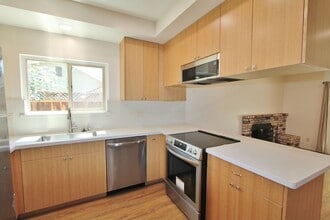 Building Photo - $3,990 - GORGEOUS FOUR BEDROOM HOME IN NOR...