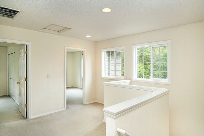 Building Photo - 6508 SW Taylors Ferry Rd