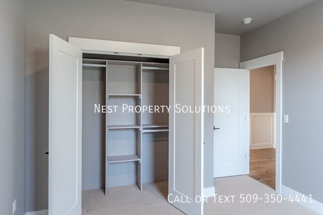 Building Photo - 1213 Rd F .2 NE