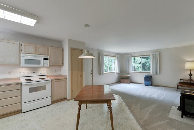 Building Photo - Charming 1 Bedroom Cottage with Attached Garage