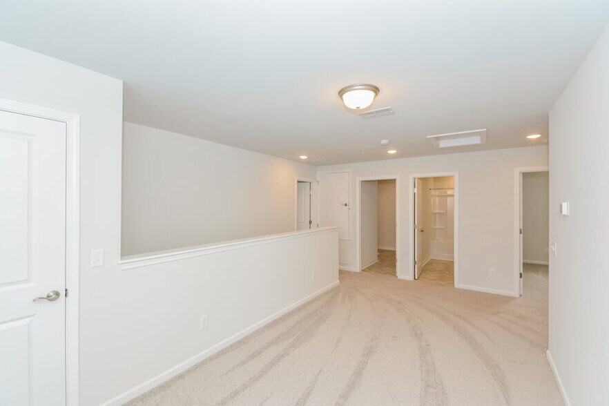 Building Photo - 622 Samuel