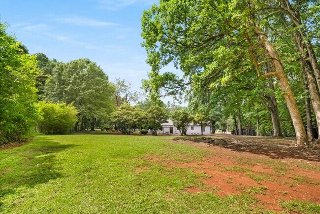 Building Photo - 3142 Chamblee Gap Rd