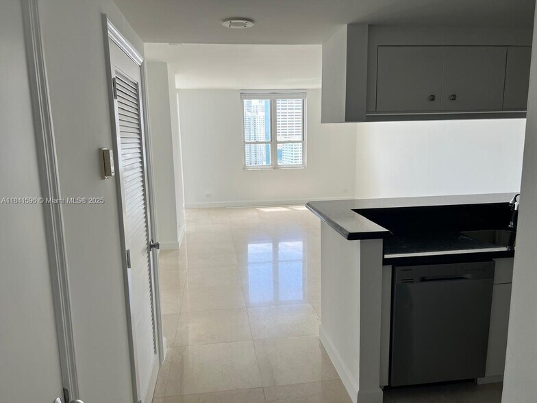 Building Photo - 701 Brickell Key Blvd