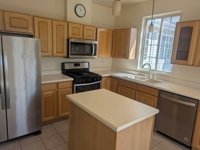 Building Photo - 432 E Thornhill Ln