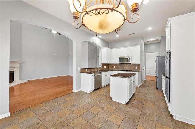 Building Photo - 2501 Lakewood Ct