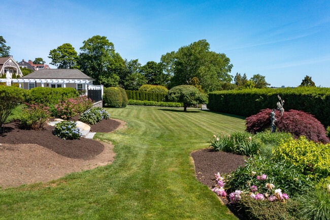 Building Photo - 3 Barclay Sq