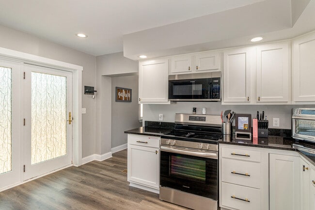 Building Photo - 8 Carneal St