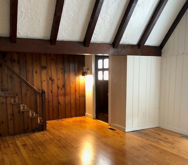 Building Photo - 612 S Cleveland Massillon Rd