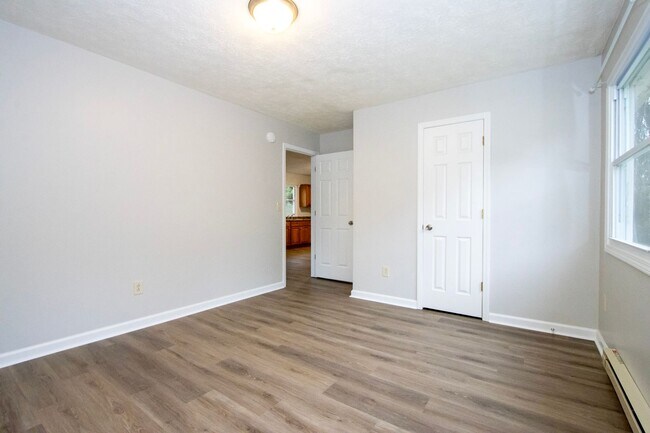 Building Photo - Two bedroom apartment