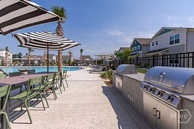 Building Photo - 3164 Mulberry Blvd