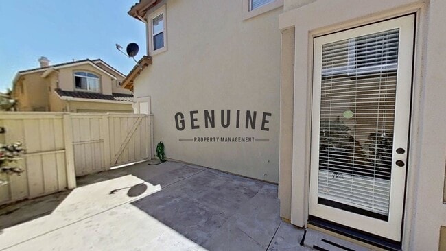 Building Photo - Spacious 3Bd 2.5Ba Home w/Den